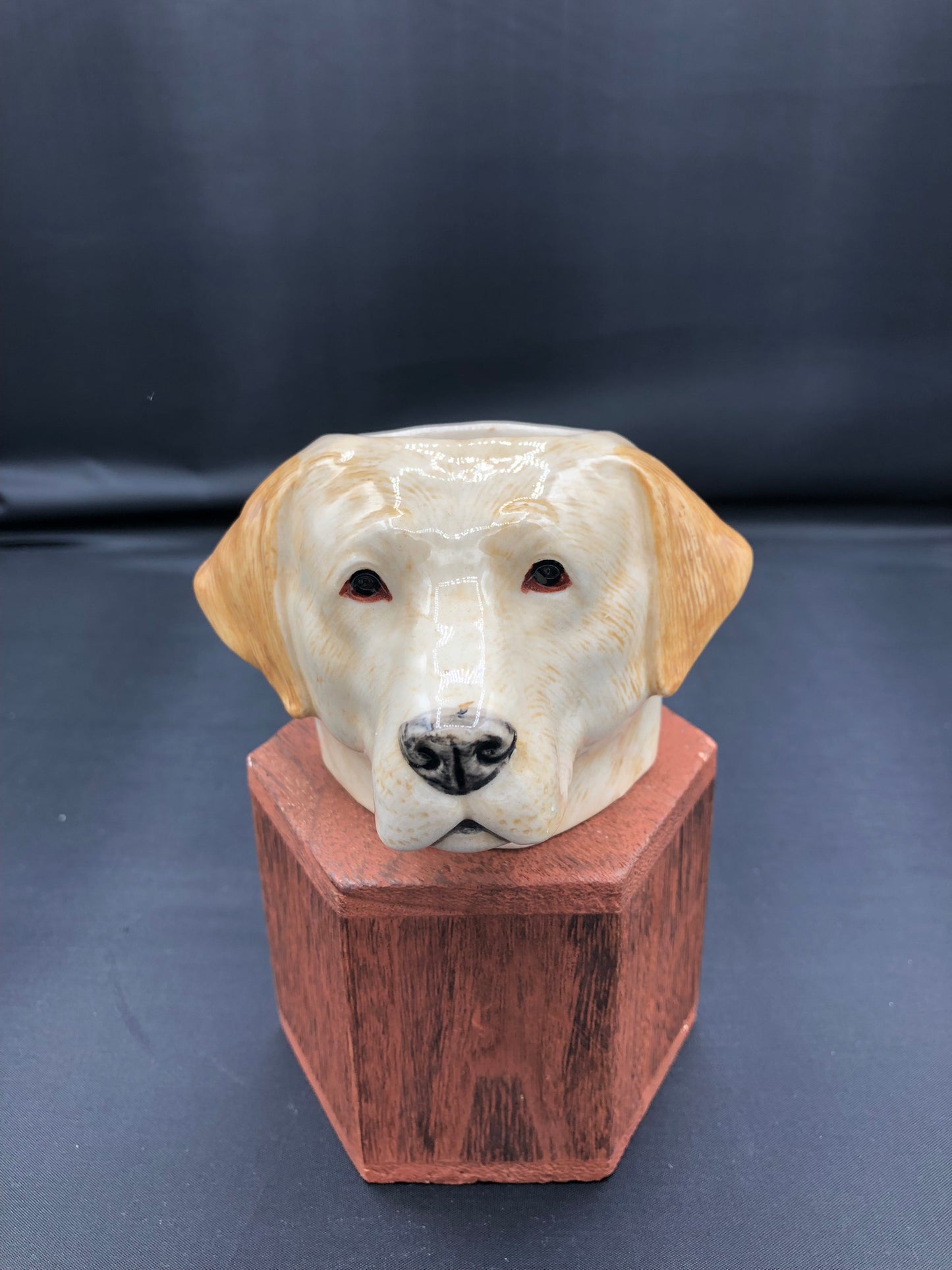 Labrador Sphere Stand