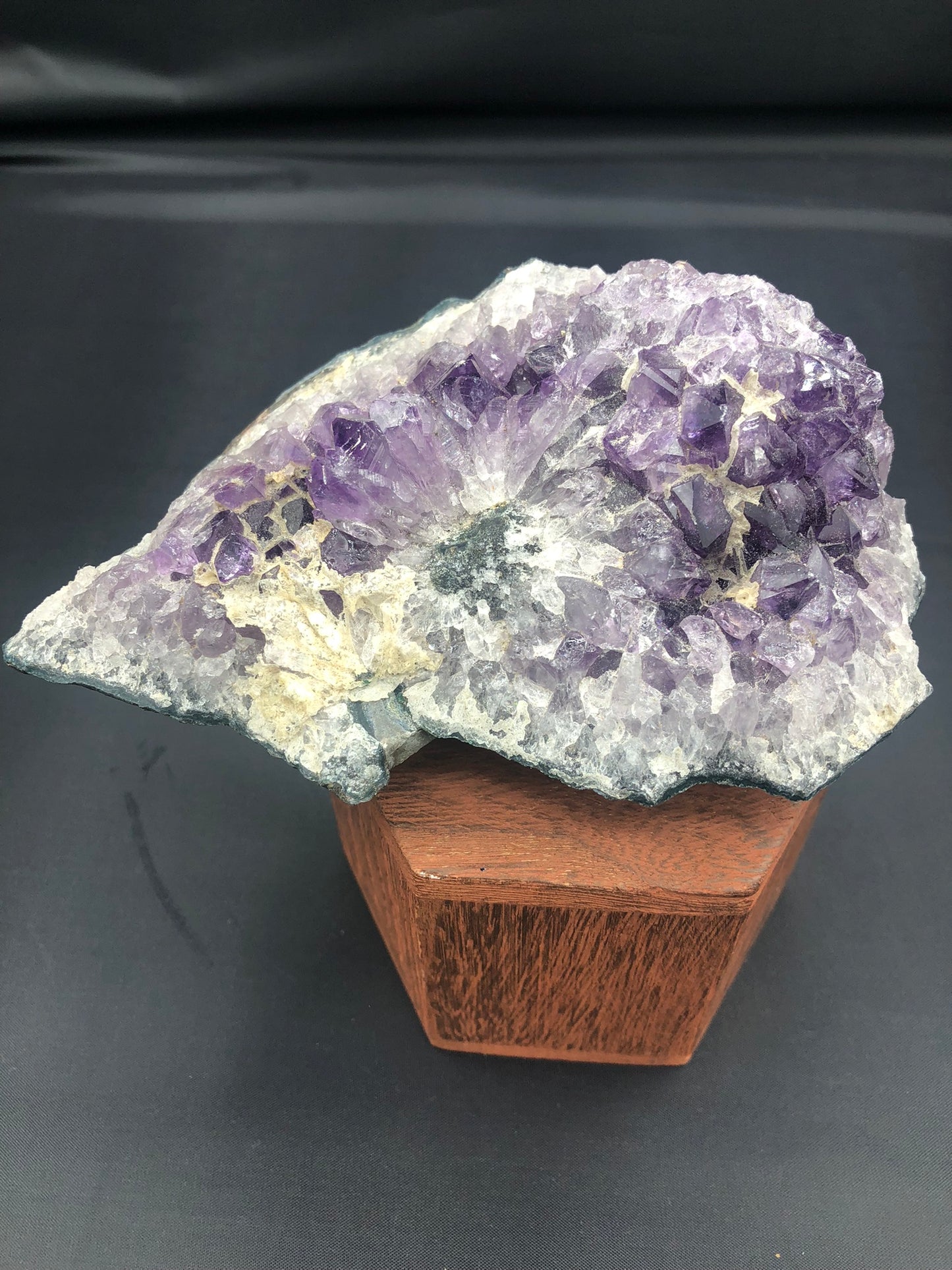 Amethyst Cluster Bed