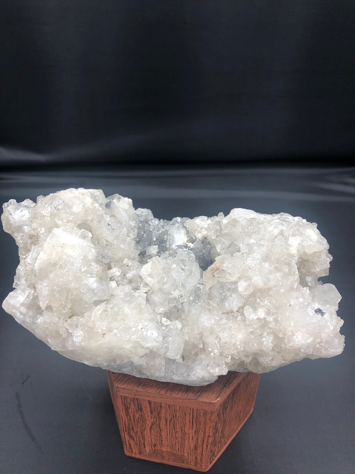 Apophyllite Cluster Bed